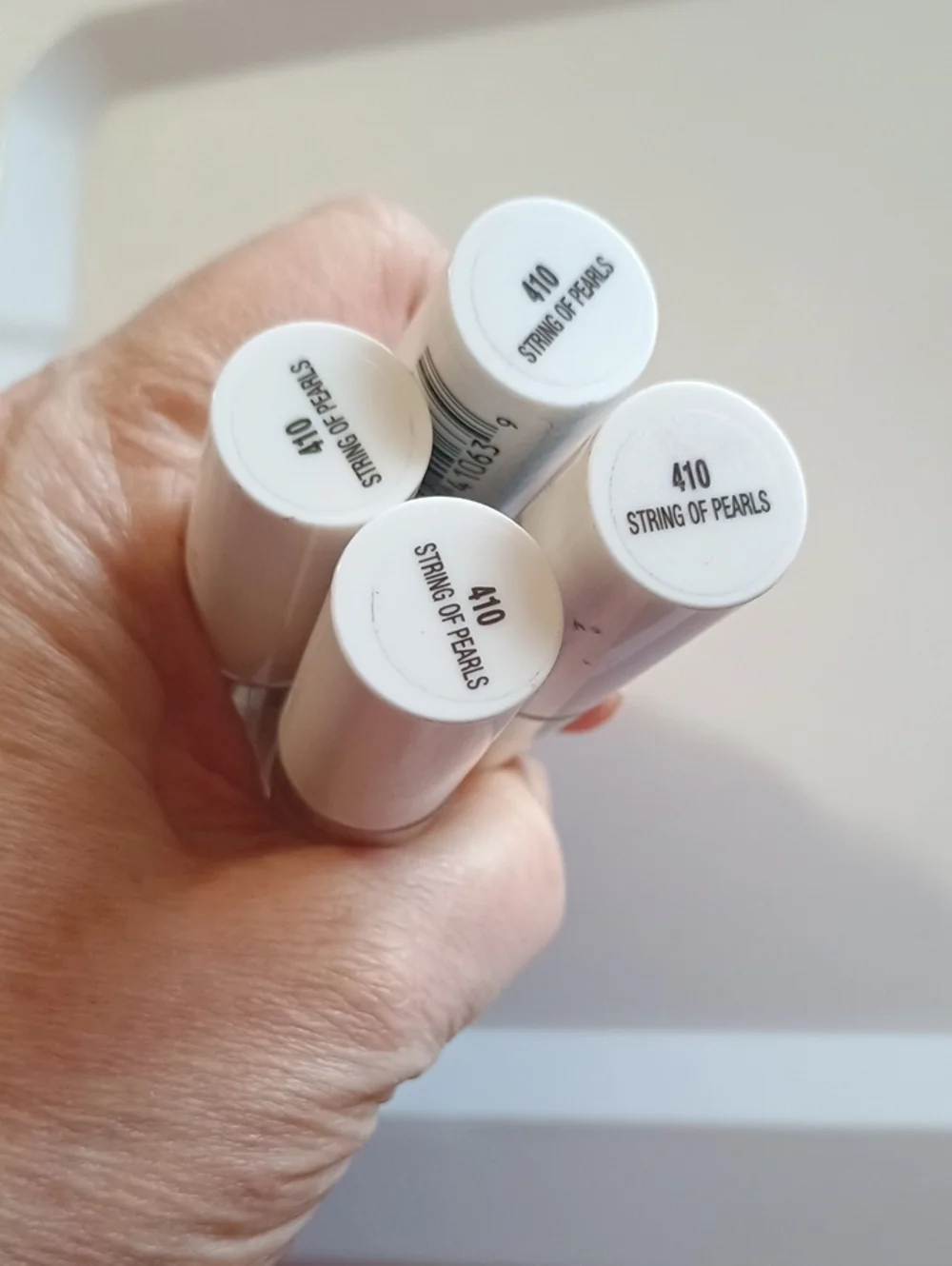 4 x L'Oreal Brilliant Eyes Shimmer Liquid Eye Shadow, 410 String of Pearls